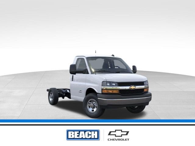 2025 Chevrolet Express Cutaway 3500 1WT