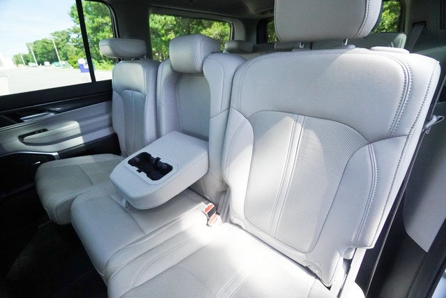 2024 Jeep Wagoneer BASE