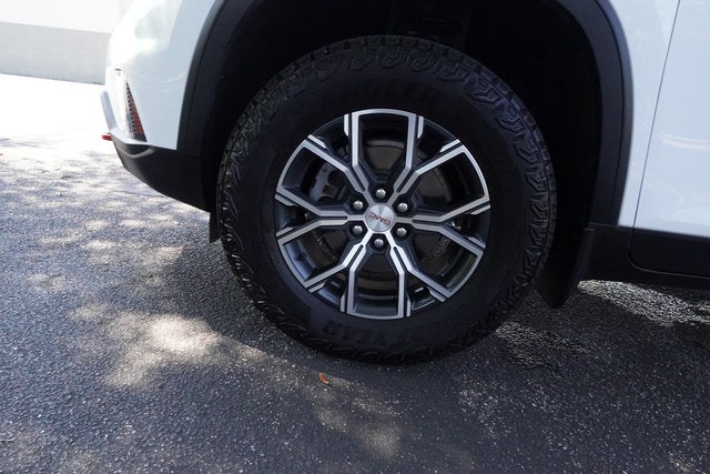2024 GMC Acadia AT4