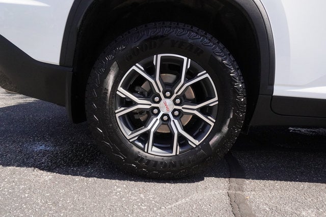 2024 GMC Acadia AT4