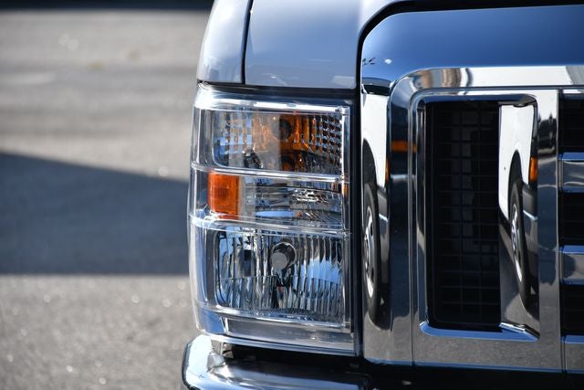 2023 Ford E-450SD Base DRW