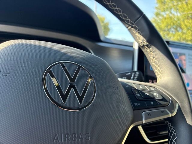 2025 Volkswagen Atlas Cross Sport 2.0T SE w/Technology