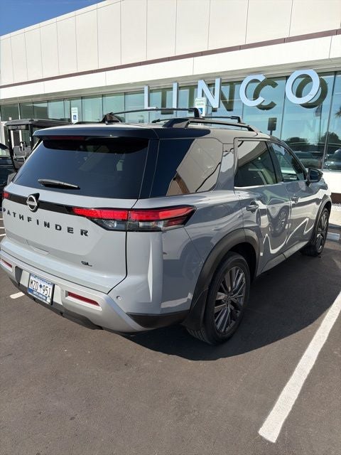 2023 Nissan Pathfinder SL