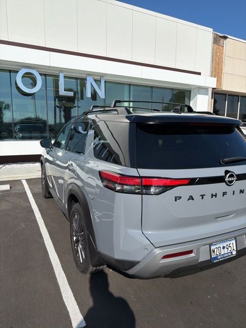 2023 Nissan Pathfinder SL
