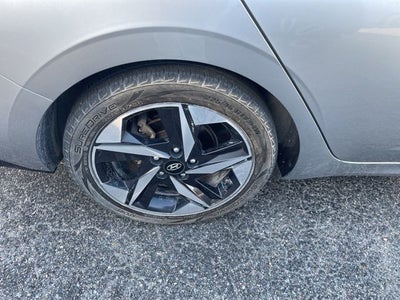 2022 Hyundai Elantra Limited