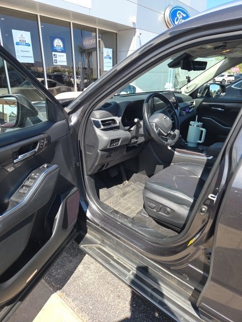2023 Toyota Highlander Platinum