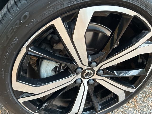 2023 Volvo XC60 B6 Ultimate Dark Theme