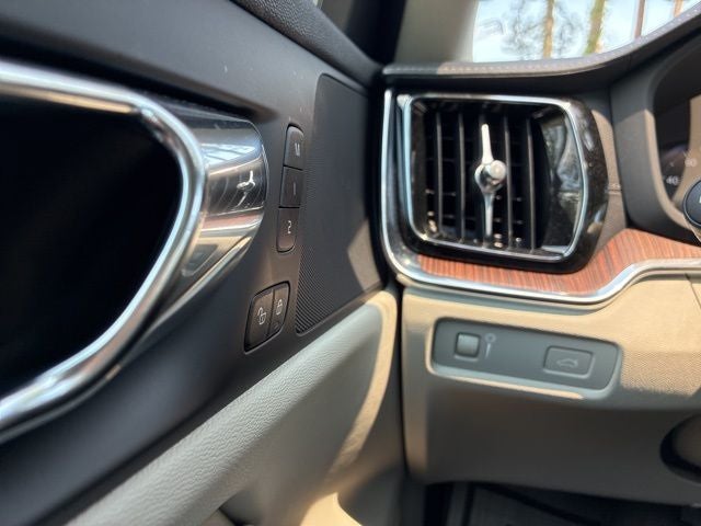 2020 Volvo V60 Cross Country T5