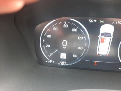 2022 Volvo XC90 T6 Momentum