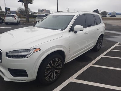 2022 Volvo XC90 T6 Momentum