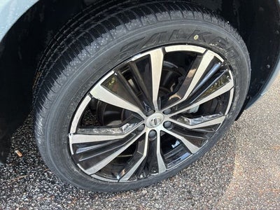 2023 Volvo XC60 B5 Plus Dark Theme