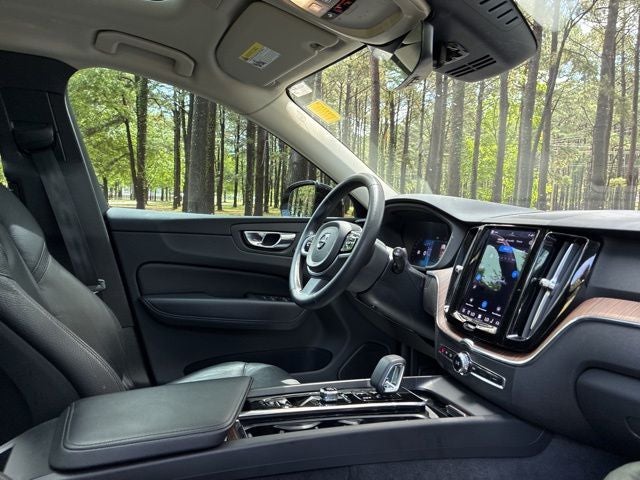 2023 Volvo XC60 B5 Plus Dark Theme