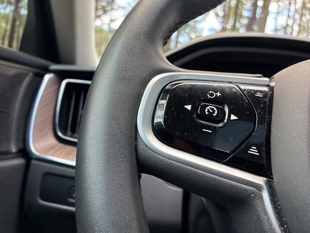 2023 Volvo XC60 B5 Plus Dark Theme