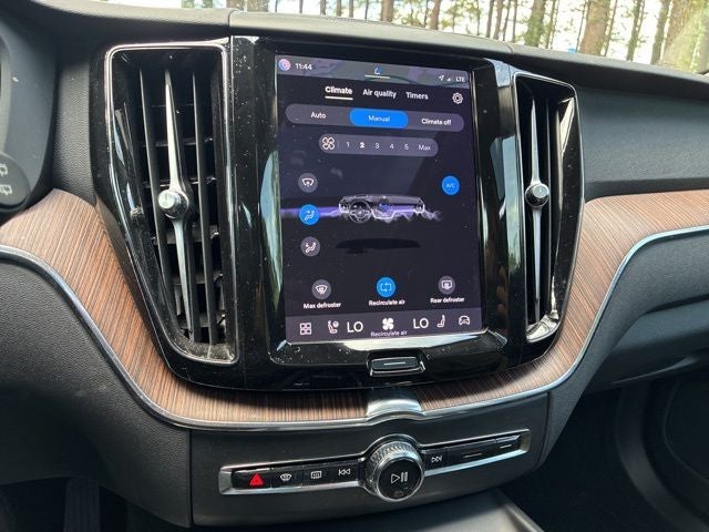2023 Volvo XC60 B5 Plus Dark Theme