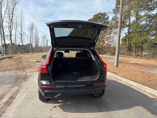 2023 Volvo XC60 B5 Plus Dark Theme