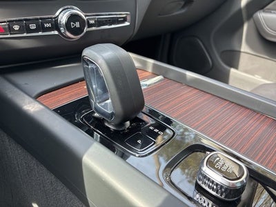 2023 Volvo XC60 B5 Plus Dark Theme