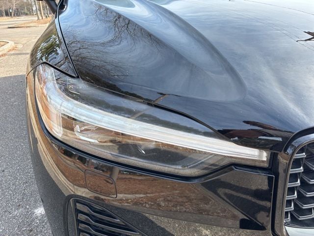 2023 Volvo XC60 B5 Plus Dark Theme
