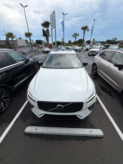 2024 Volvo XC60 B5 Plus Dark Theme