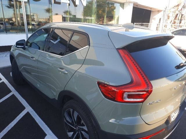 2024 Volvo XC40 B5 Plus Bright Theme